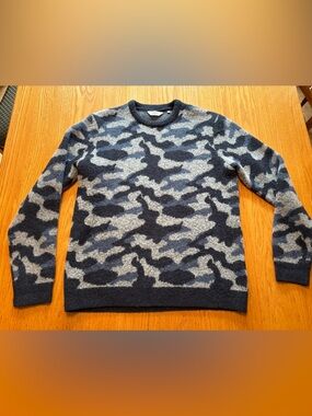 Men's Camouflage Crewneck Sweater - Navy and Gray